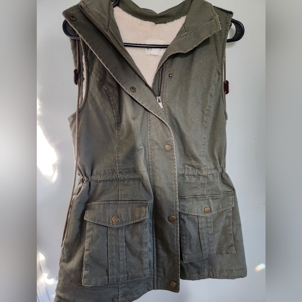 Sherpa lined olive green vest - size small